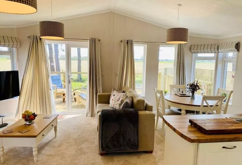 Lomakeskus Hollicarrs   Wildflower Lodge