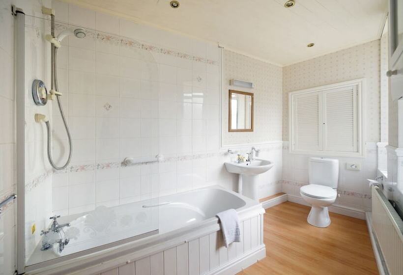 Derwent Manor Apartments