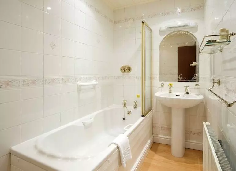Derwent Manor Apartments