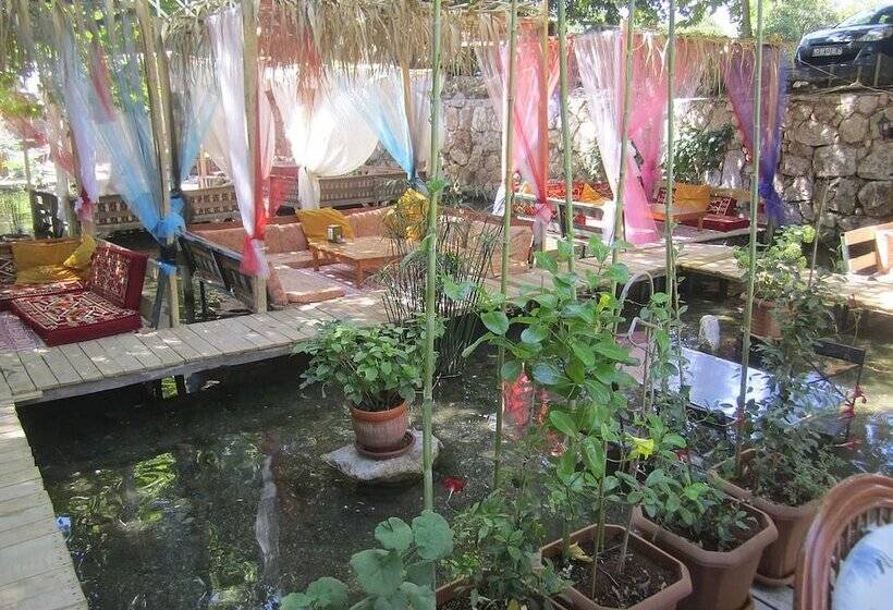 هتل Arikanda River Garden