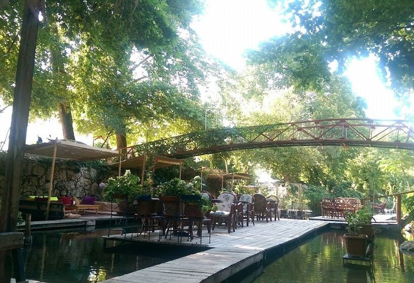 هتل Arikanda River Garden