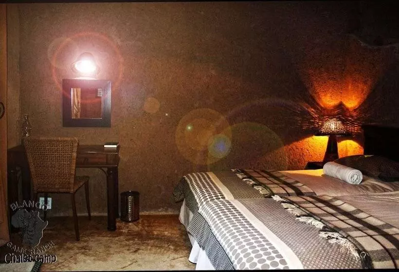 Hotelli Blanco Hunting Safaris Game Ranch