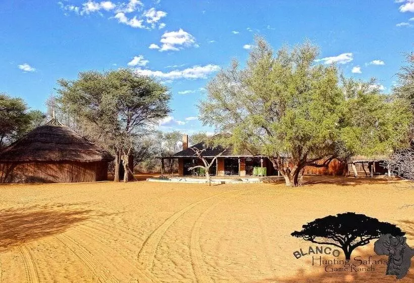Hotelli Blanco Hunting Safaris Game Ranch