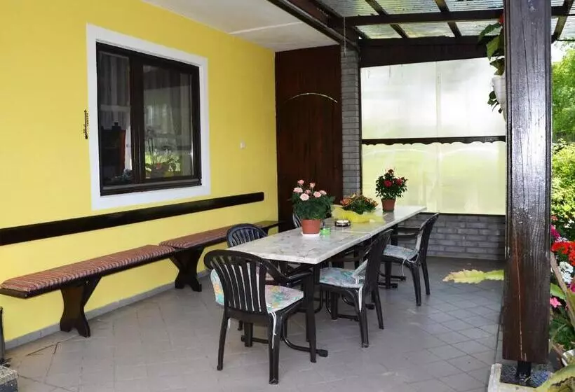 Hotelli Erlebnisbauernhof Pension Waschnig