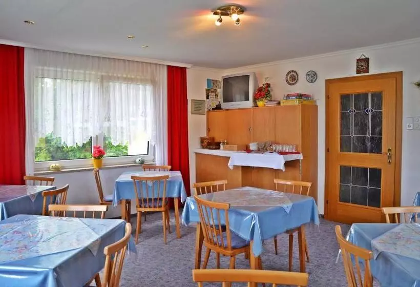 Hotelli Erlebnisbauernhof Pension Waschnig