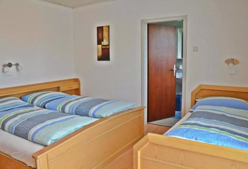 Hotelli Erlebnisbauernhof Pension Waschnig