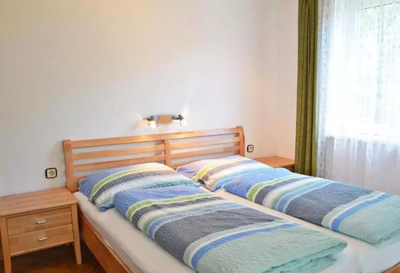 Hotelli Erlebnisbauernhof Pension Waschnig