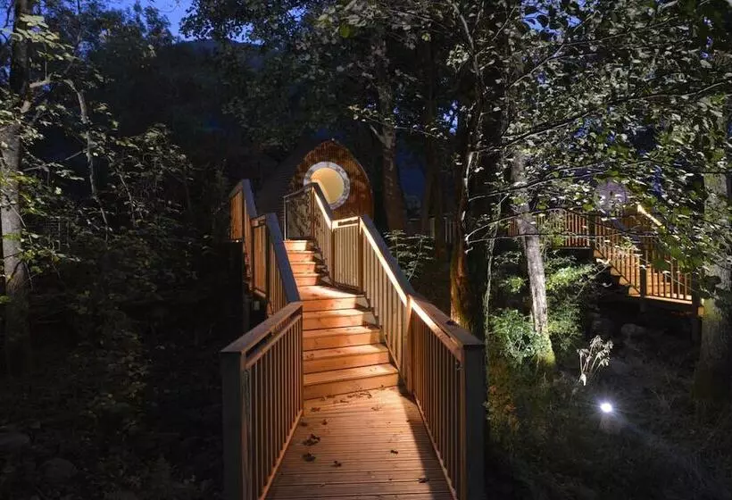 Hotelli Riverbeds Lodges With Hot Tubs