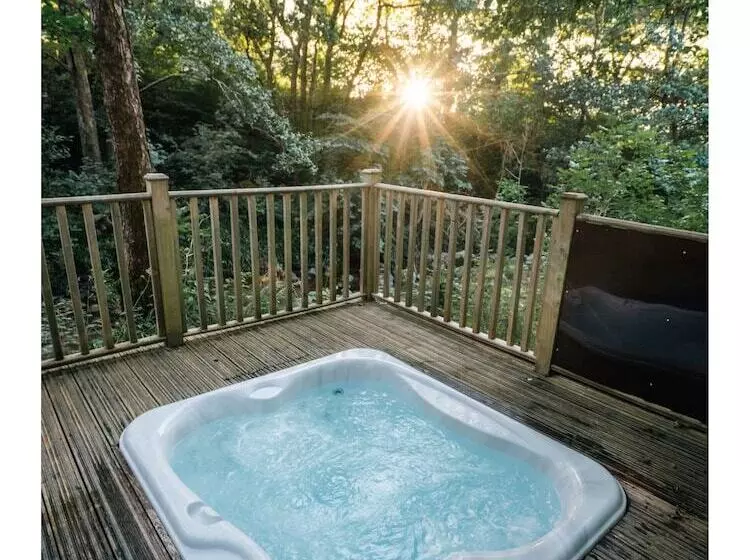 Hotelli Riverbeds Lodges With Hot Tubs