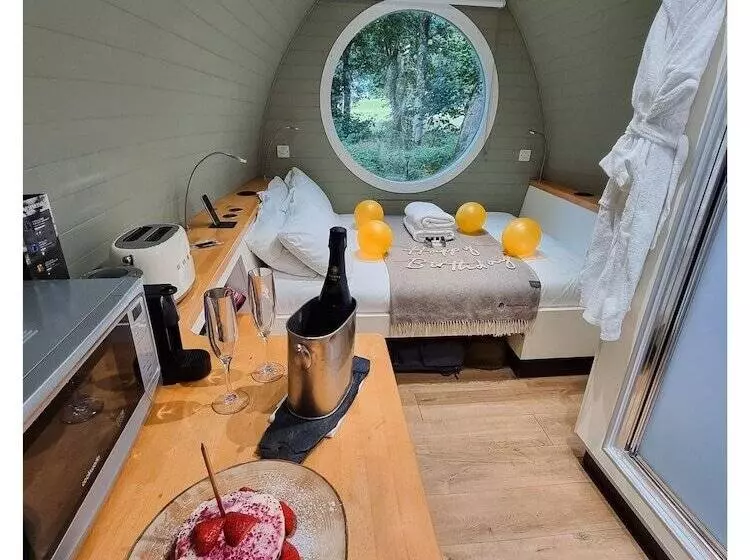 Hotelli Riverbeds Lodges With Hot Tubs