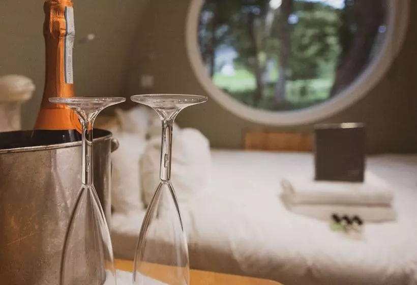 Hotelli Riverbeds Lodges With Hot Tubs