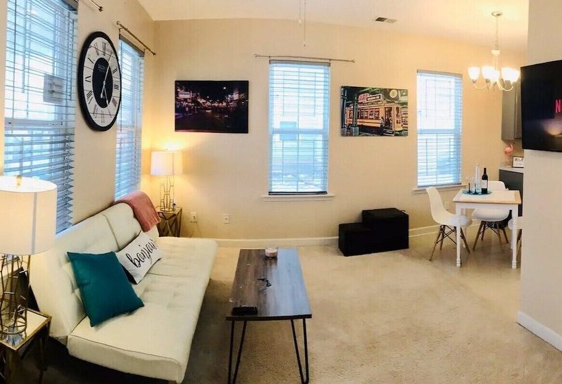 The Blue Door Bungalow  Ideal For A Group Of 7