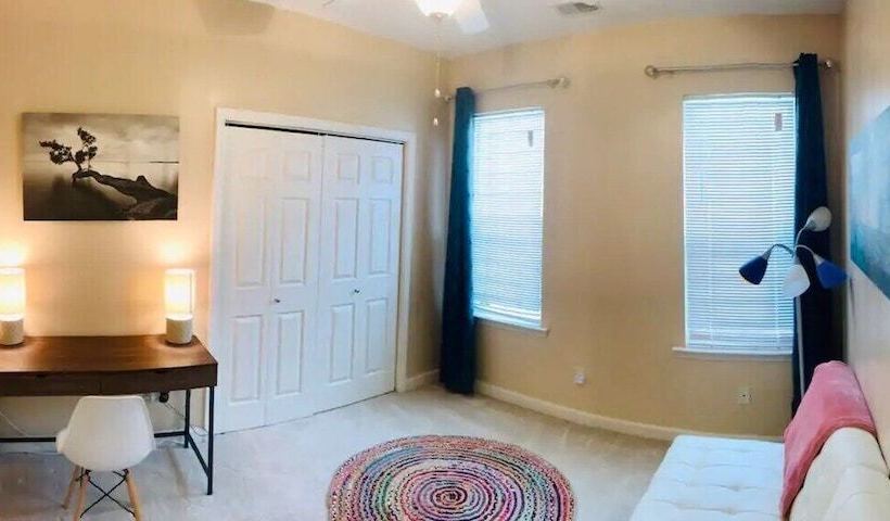 The Blue Door Bungalow  Ideal For A Group Of 7