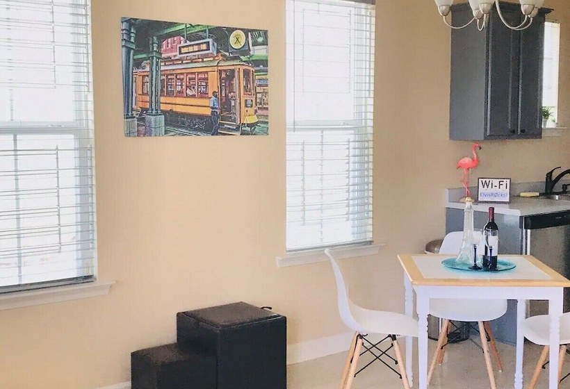 The Blue Door Bungalow  Ideal For A Group Of 7