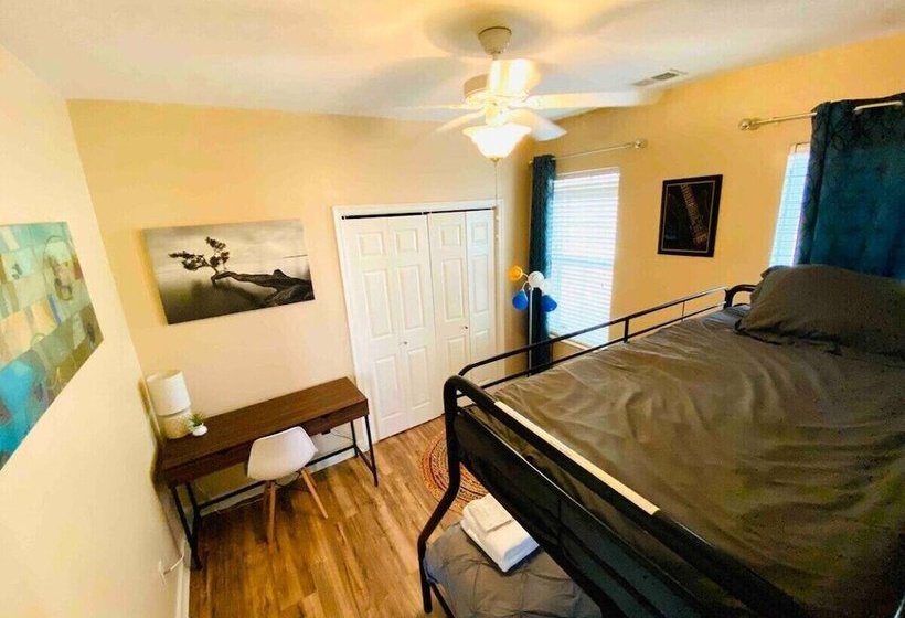 The Blue Door Bungalow  Ideal For A Group Of 7