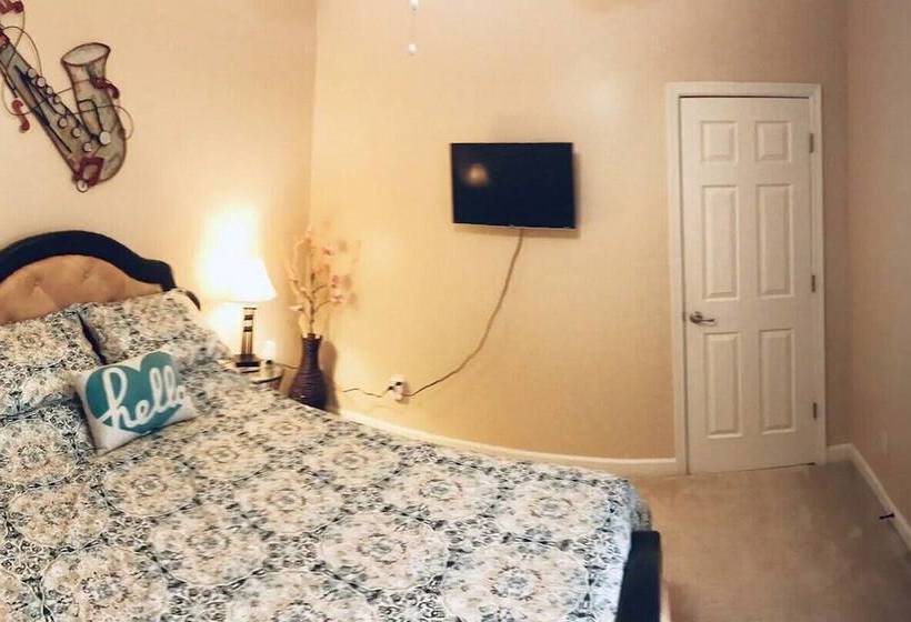 The Blue Door Bungalow  Ideal For A Group Of 7