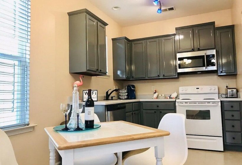 The Blue Door Bungalow  Ideal For A Group Of 7