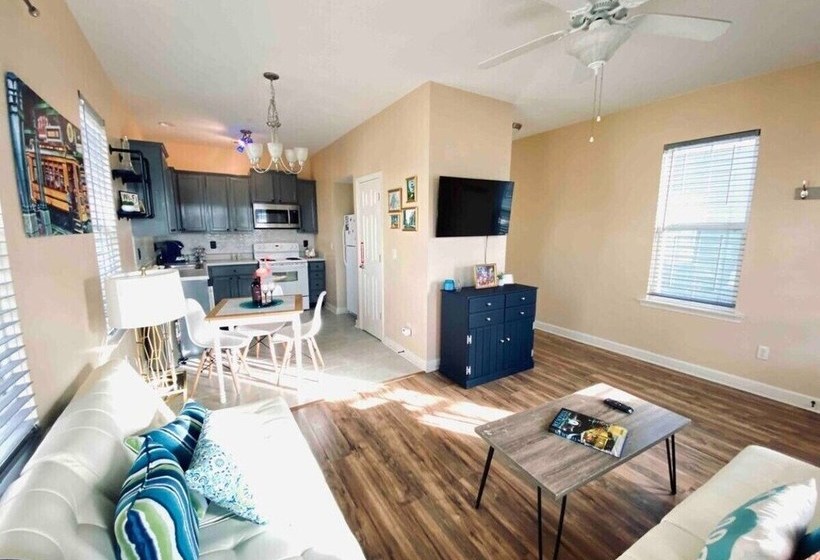 The Blue Door Bungalow  Ideal For A Group Of 7