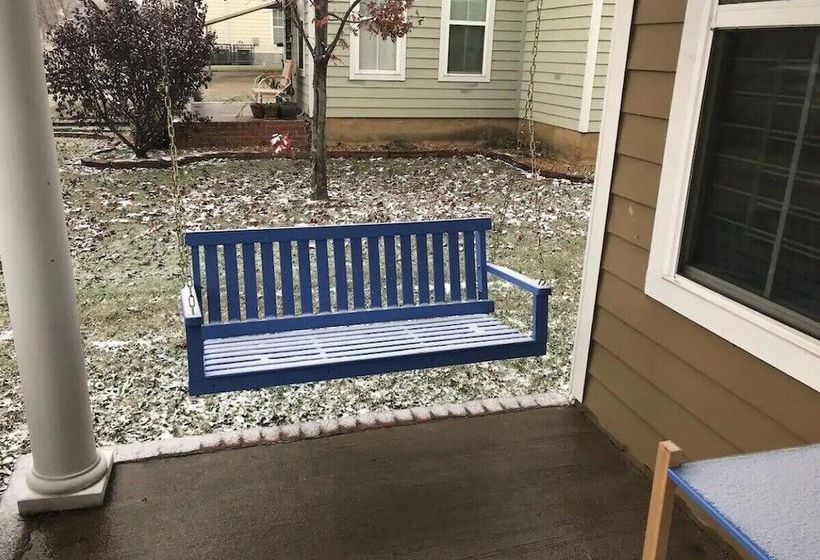 The Blue Door Bungalow  Ideal For A Group Of 7