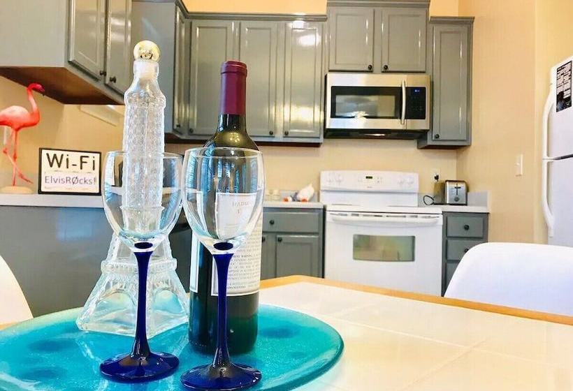 The Blue Door Bungalow  Ideal For A Group Of 7