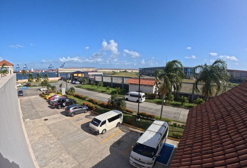 Radisson Colon 2,000 Hotel & Casino