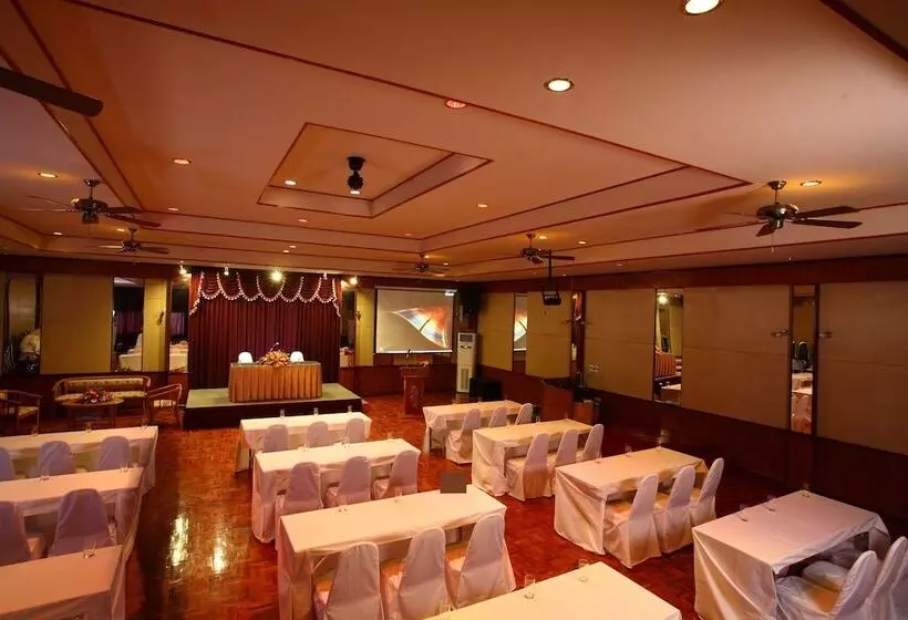 Отель The Palm Garden