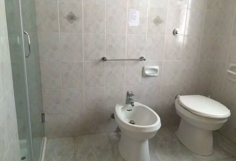 בית מלון כפרי Villaggio Piano Grande