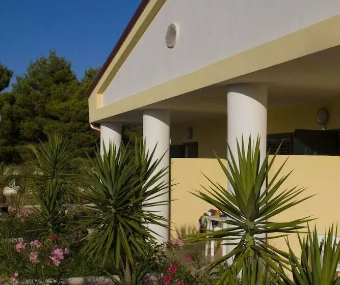 בית מלון כפרי Villaggio Piano Grande