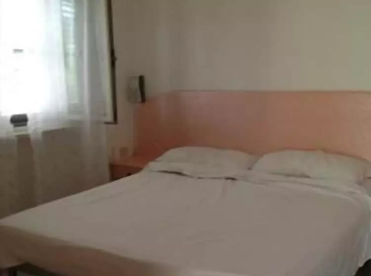 בית מלון כפרי Villaggio Piano Grande