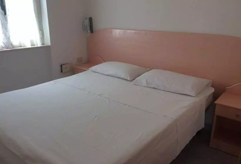 בית מלון כפרי Villaggio Piano Grande