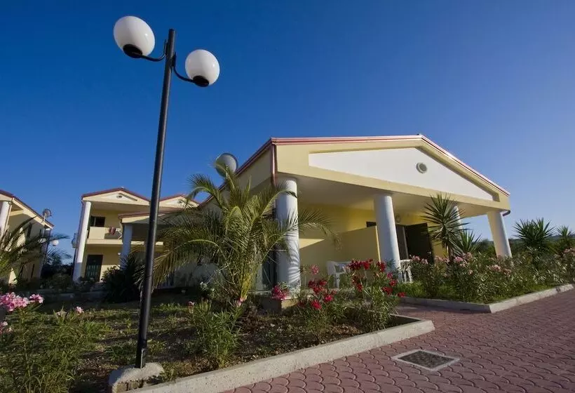 בית מלון כפרי Villaggio Piano Grande