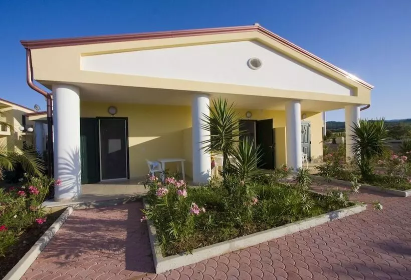 בית מלון כפרי Villaggio Piano Grande