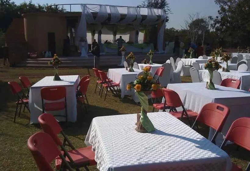 استراحتگاه Kaazmein Lodge