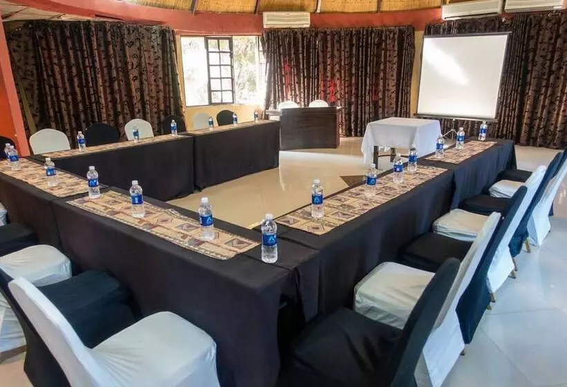 استراحتگاه Kaazmein Lodge