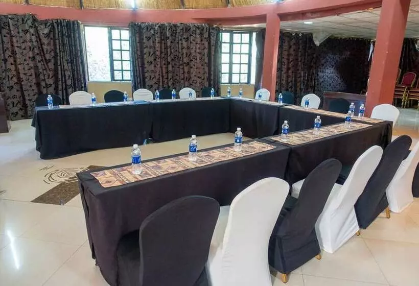 استراحتگاه Kaazmein Lodge