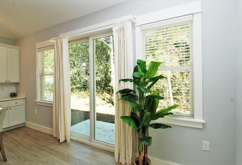 Beacon Quarters By Kees Vacations