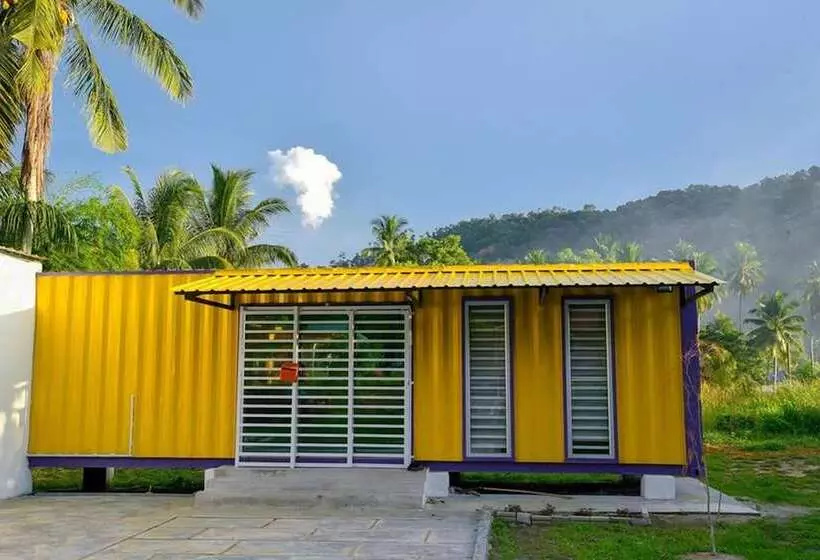 Lumut Cube Homestay Kontena
