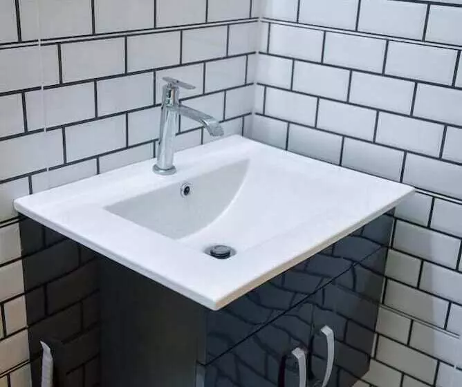 Lumut Cube Homestay Kontena