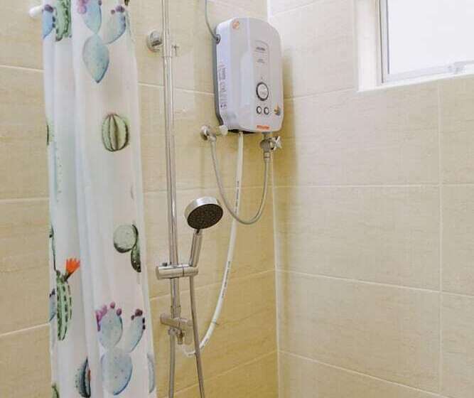 Lumut Cube Homestay Kontena