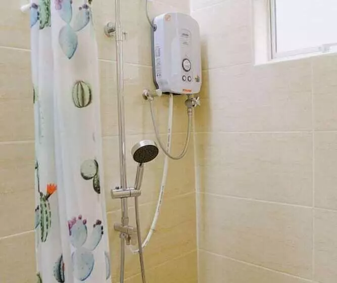 Lumut Cube Homestay Kontena