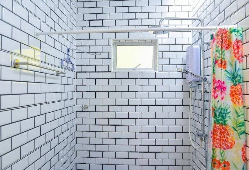 Lumut Cube Homestay Kontena