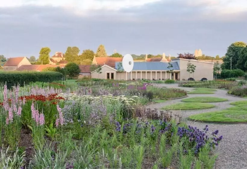 Charming Shepherds Hut With Wood Fired Hot Tub