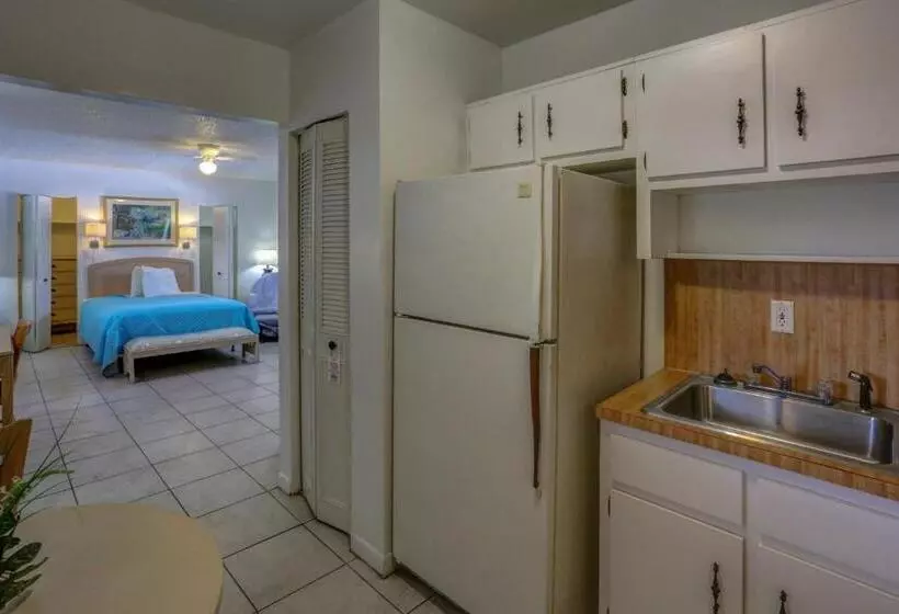 Richard's Motel Studios