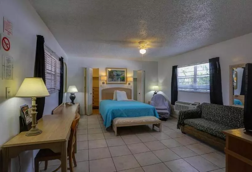 Richard's Motel Studios