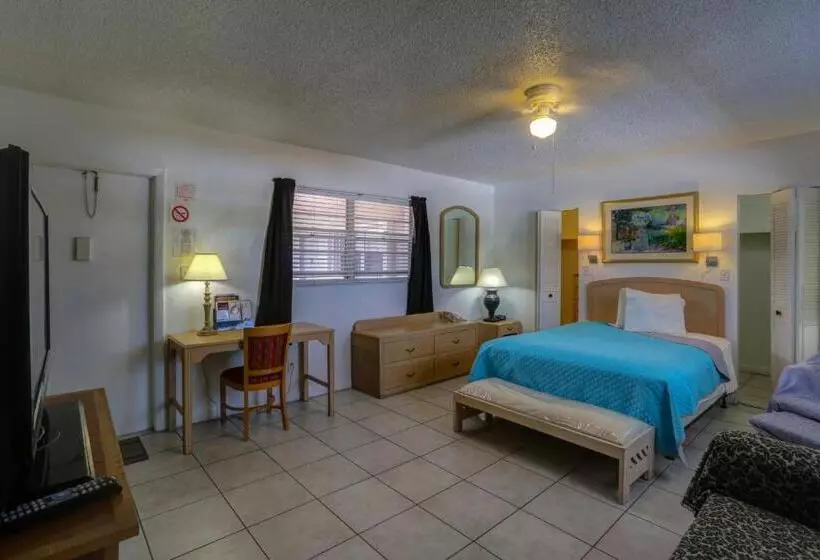 Richard's Motel Studios