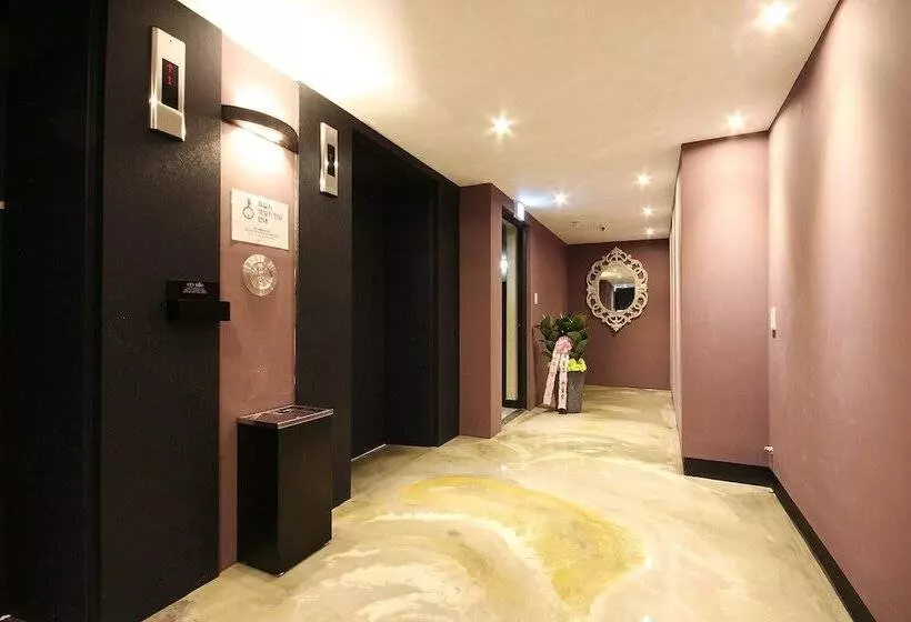 Motelli Changwon Sangnamdong Yaja