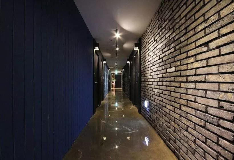 Motelli Changwon Sangnamdong Yaja