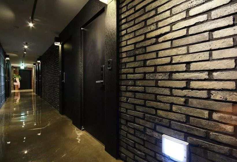 Motelli Changwon Sangnamdong Yaja