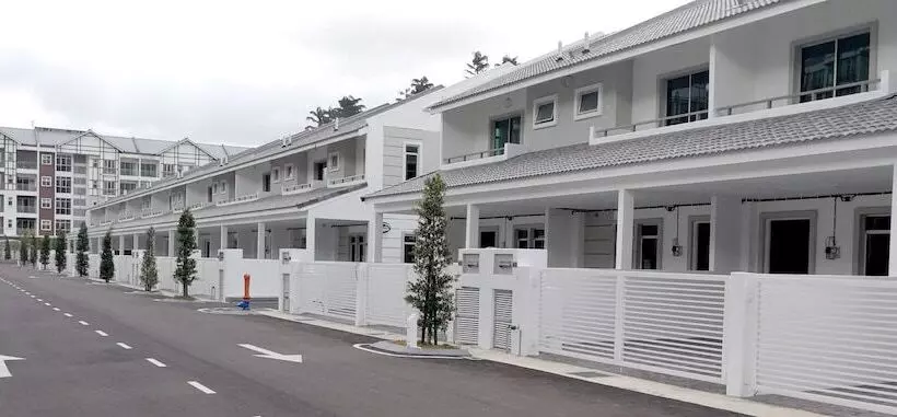 Residenssi The Woodz Homestay 2 Storey House