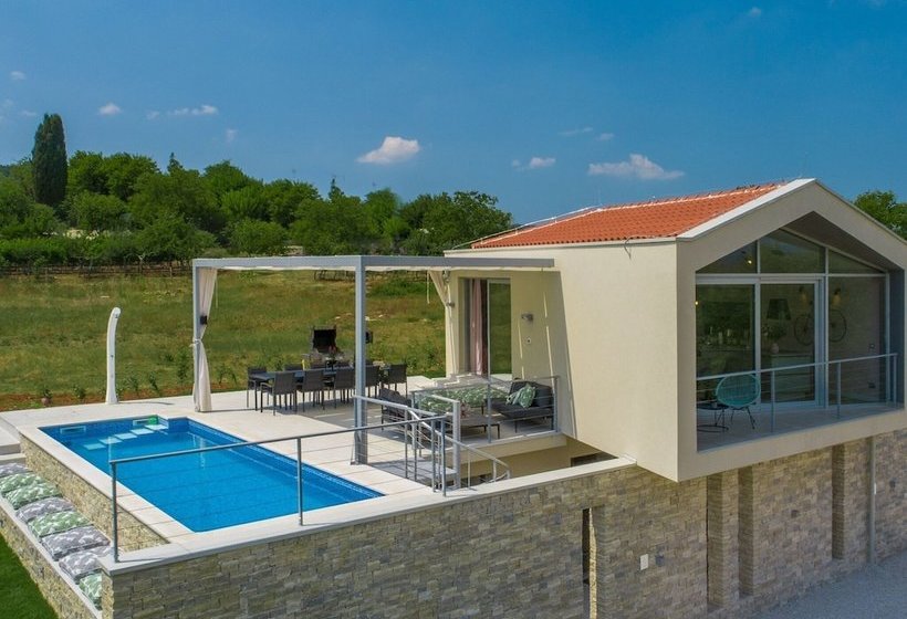 Beautiful And Modern Villa With Pool For 9 People Near Motovun